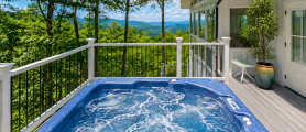 Hot Tub at Cub Haus